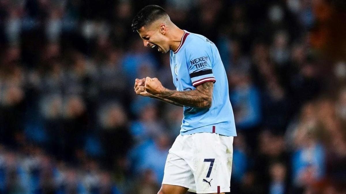 ¡Qué puntazo! El canastón descalzo de Joao Cancelo