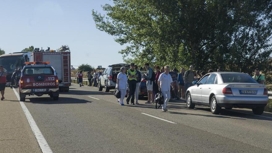 Once heridos al colisionar en Zamora un tractor y el autobús que une Vigo y Barcelona