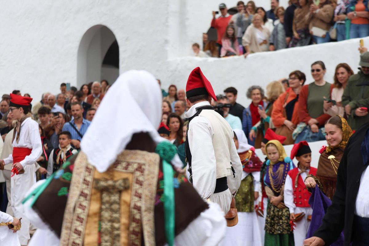 Santa Eulària en su domingo de Anar a Maig, en imágenes