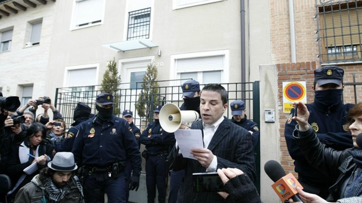 Escrache ANTE el domicilio de la vicepresidenta del Gobierno, Soraya Sáenz de Santamaría.