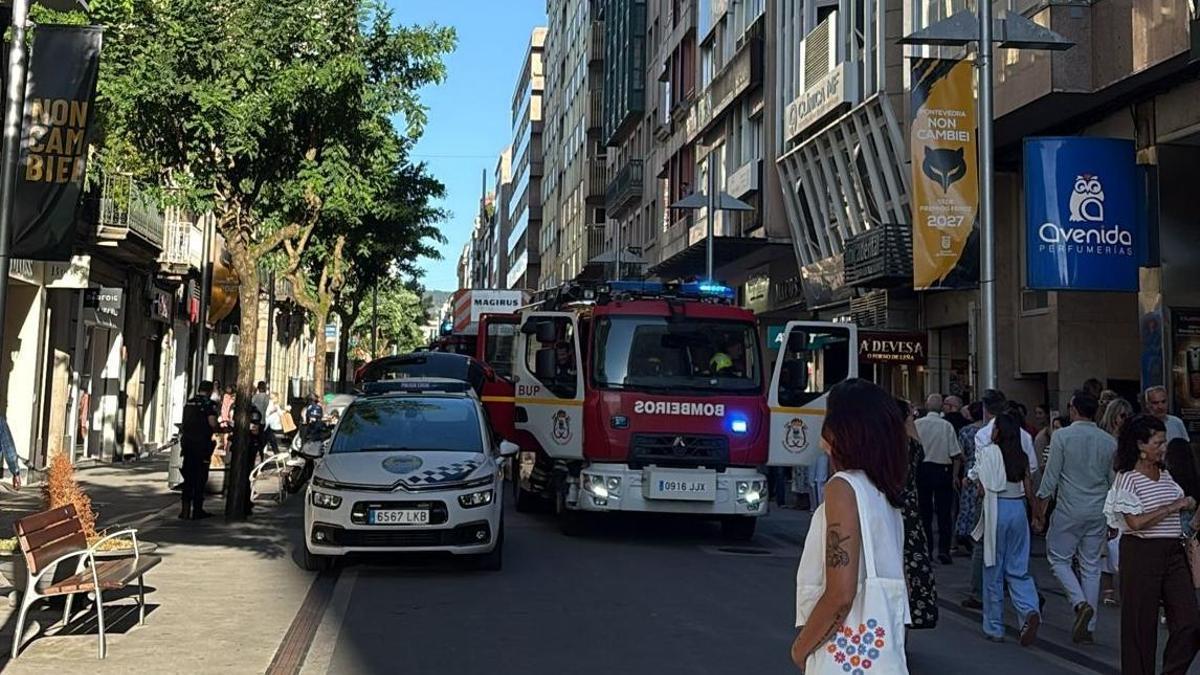 Los Bomberos y la Policía Local ante el inmueble.