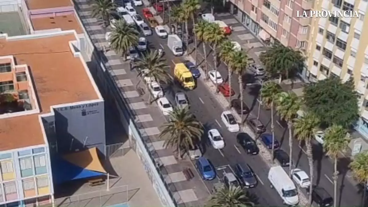 Retenciones en el acceso al túnel de Julio Luego y zonas aledañas por el cierre del viaducto del Guiniguada hacia el sur