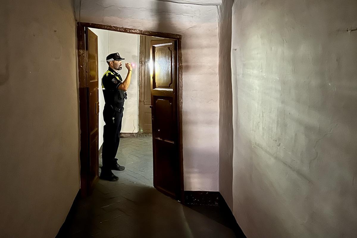 Mataró localitza i desallotja locals i baixos ocupats il·legalment: «Són un camp base per a delinqüents» Mataró localitza i desallotja locals i baixos ocupats il·legalment: «Són un camp base per a delinqüents»