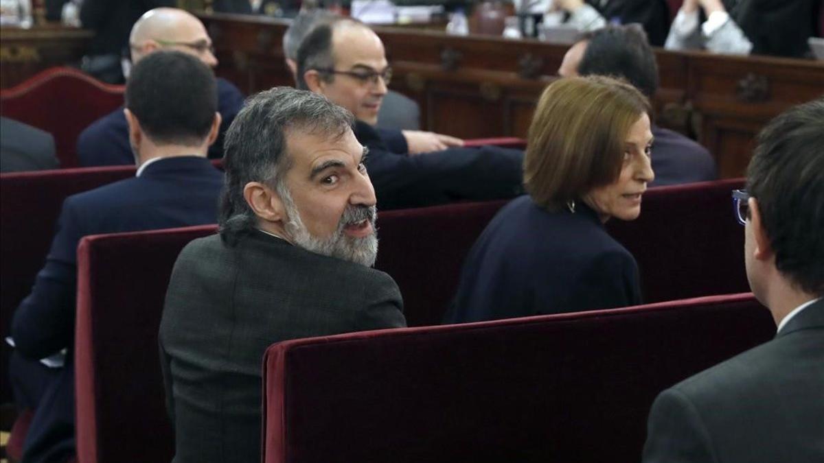 Jordi Cuixart y Carme Forcadell, en el banquillo en el juicio del 'procés'