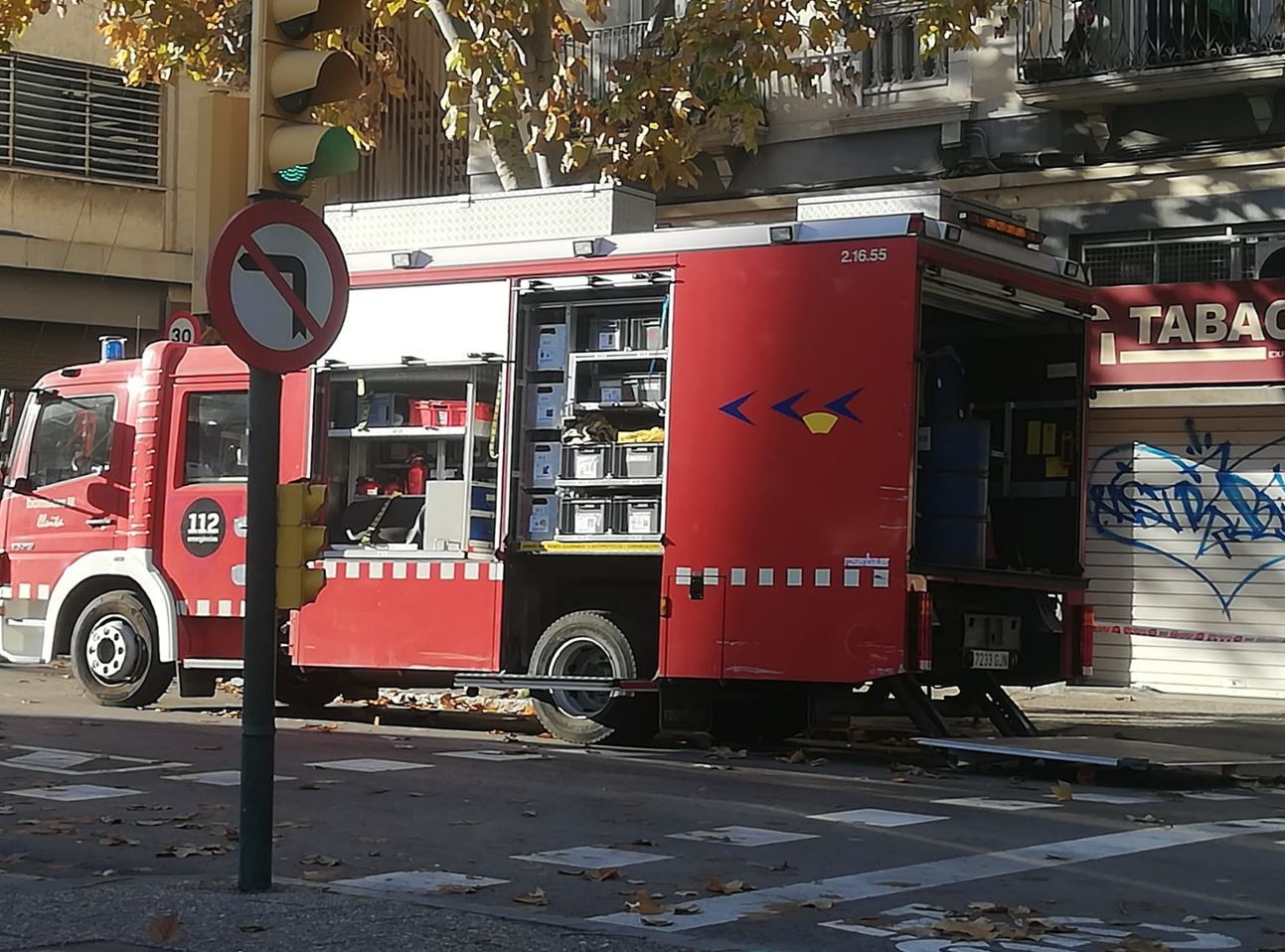 Desallotgen la seu de la Seguretat Social de Santa Eugènia per un container amb suposat material perillós