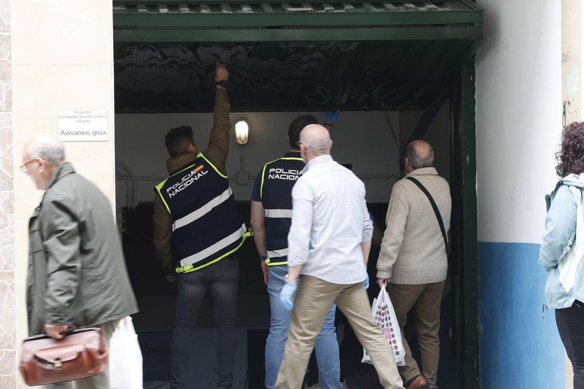 En imágenes: espectacular redada policial contra el tráfico de armas en Gijón