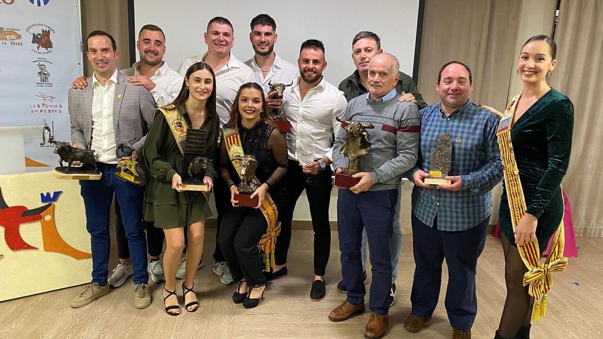 Todos los premiados en el fin de temporada de la Federació de Festes de la Vall.