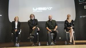 Mari Carmen Fernandez (directora de Innovación de Mediapro), Taxto Benet (socio gestor de Mediapro) y los presentadores Patrick Urbano y Gemma Manzanero, en la presnetación de U-Beat.