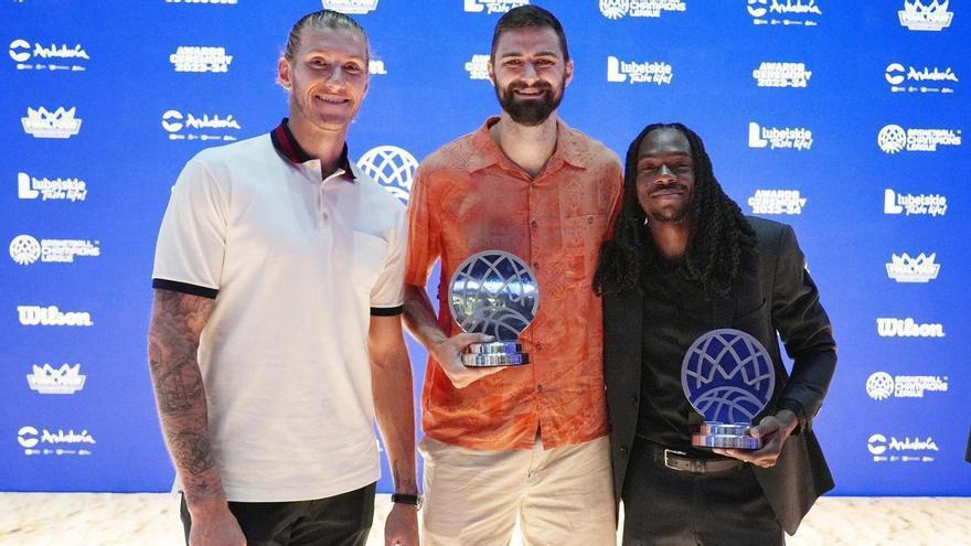 Perry, Kravish y Osetkowski, premiados por la BCL