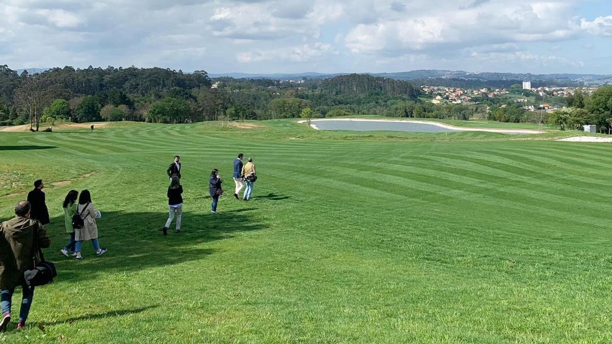 Un lustro de trámites para usar el agua de la depuradora para regar el campo de golf Xaz
