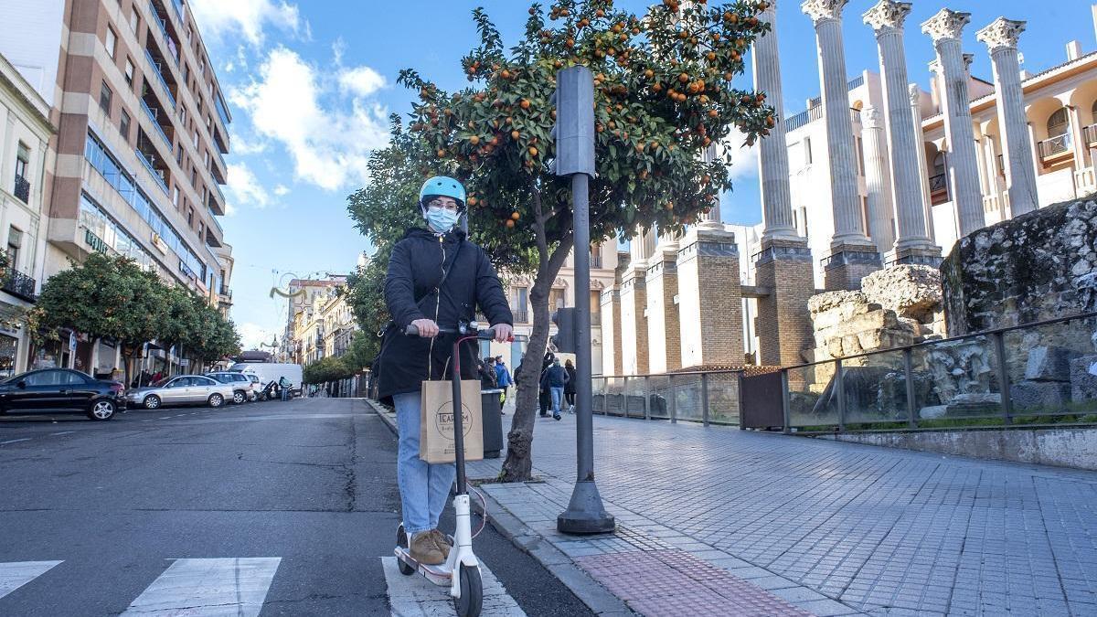 ¿Te mueves en patinete por Córdoba? Estas son las normas de circulación que debes conocer