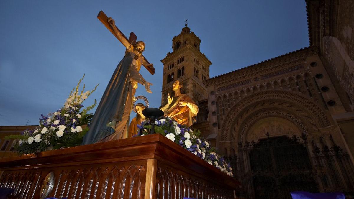 El pueblo de Teruel donde los tambores redoblan 26 horas sin parar en Semana  Santa