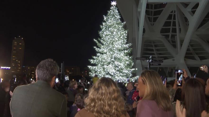 La Ciutat de les Arts i les Ciències enciende su árbol de Navidad