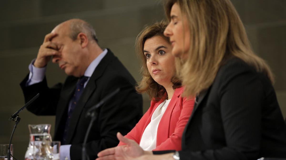 Wert, Soraya y Báñez, tras el Consejo de Ministros.