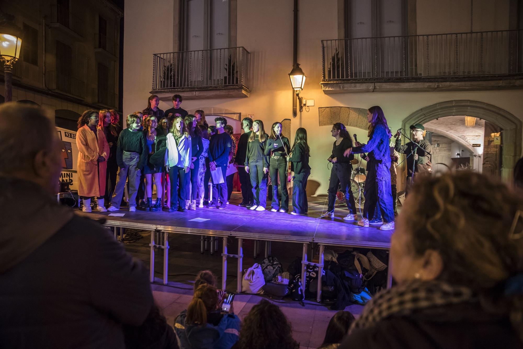 Les millors imatges de l'acte de rebuig contra la violència masclista a la Plana de l'Om