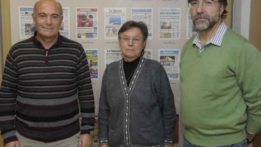 Manuel Maceiras, Jeanne Picard y Pedro Pastor, en la sede de LA OPINIÓN. / víctor echave