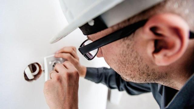 El electricista jubilado asegura que su pensión actual supera los 1.400 euros que cobraba mensualmente como asalariado
