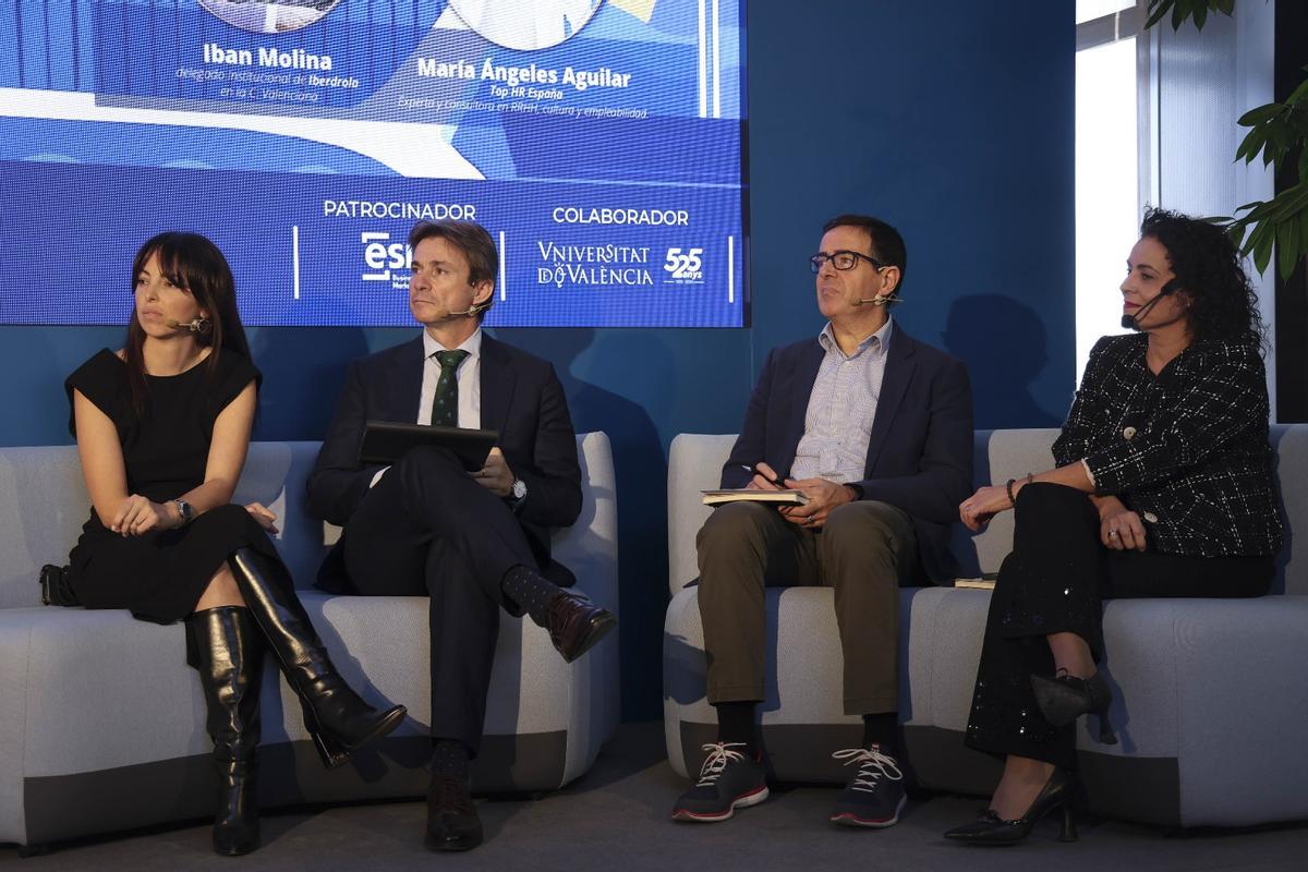Mesa redonda de María Ángeles Aguilar (Top HR España); Ibán Molina (Iberdrola); José Félix Lozano Aguilar (Fundación Étnor); y Nuria Jiménez (Caixa Popular)
