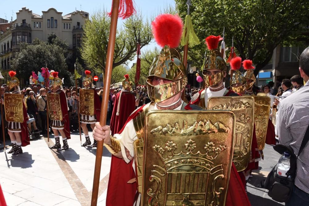 Benedicció de Rams davant l'església de Crist Rei de Manresa i desfilada dels Armats