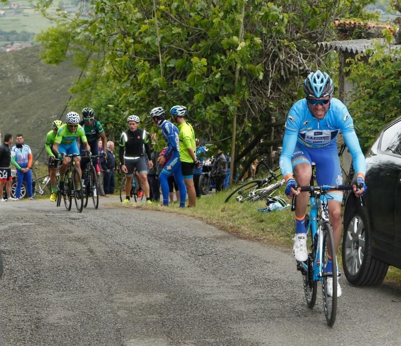 Raúl Alarcón gana a lo grande la Vuelta a Asturias tras adjudicarse la última etapa