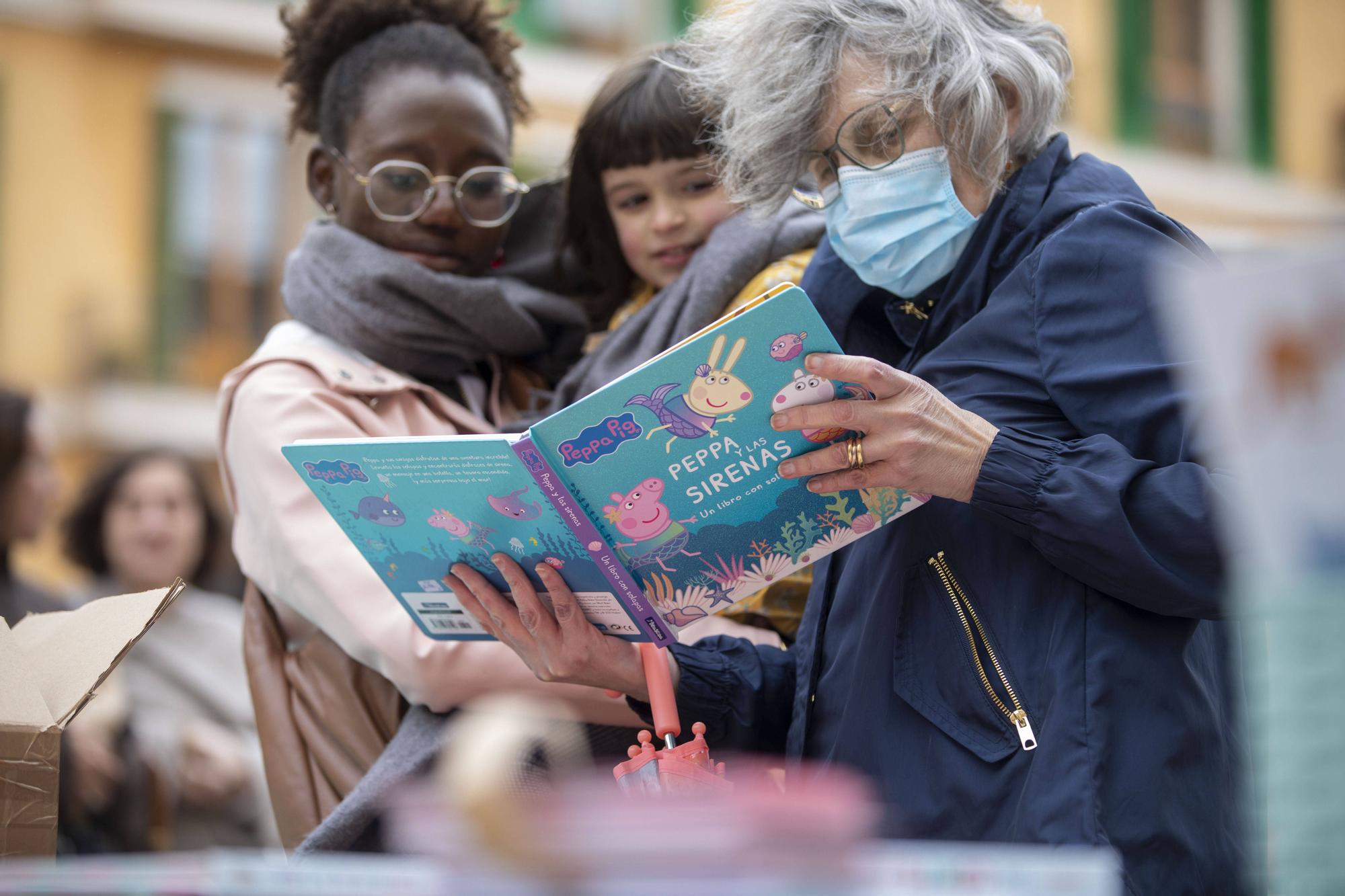 Sant Jordi en Palma revive tras la lluvia