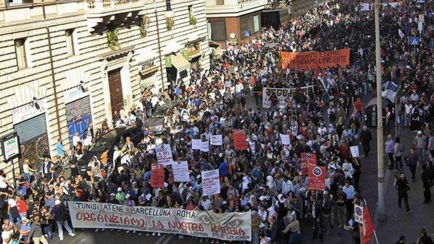 Más de 200.000 personas marchan en Roma contra las élites políticas y financieras