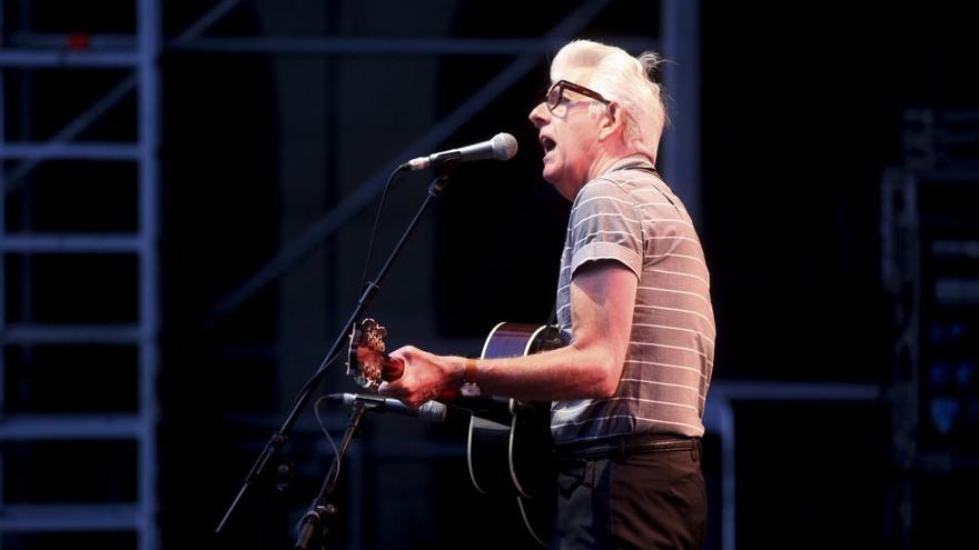 Nick Lowe, autor de &quot;Cruel to be kind&quot;, trae a Gijón su espectáculo navideño