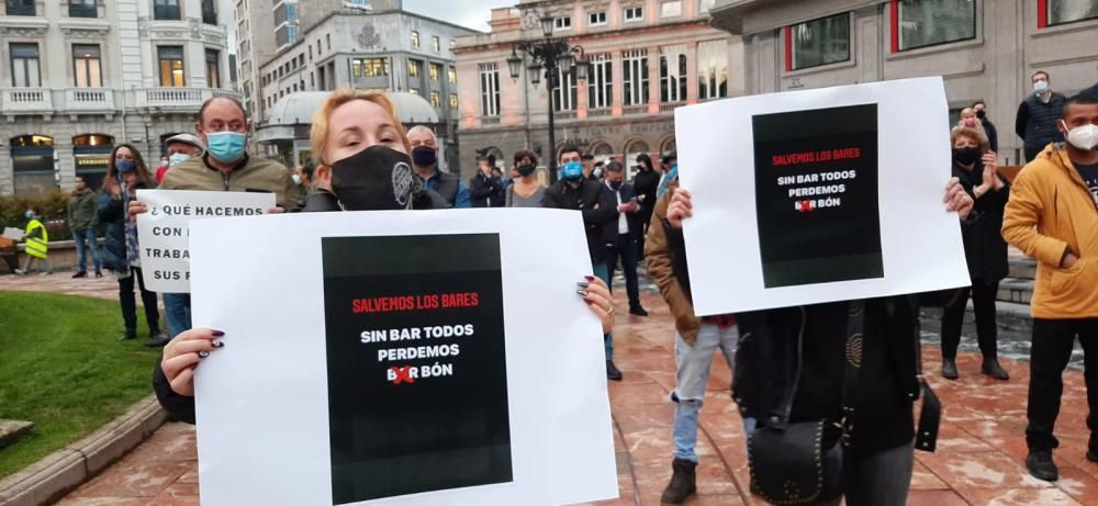 Cientos de profesionales de la hostelería asturiana salen a la calle para reclamar ayudas