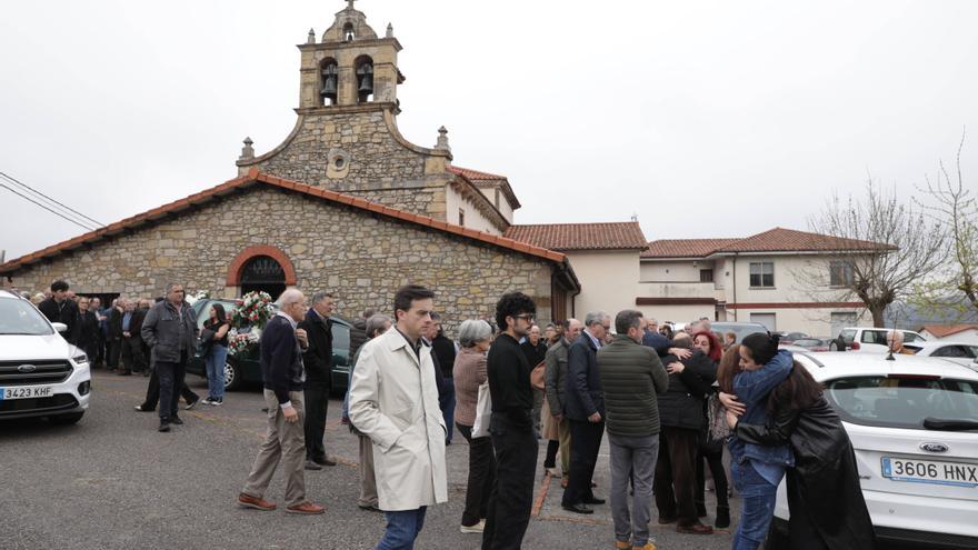 Multitudinaria despedida a &quot;Gaby&quot; Pérez-Sanjulián, histórica secretaria del PP de Gijón: &quot;Fue una mujer dedicada a la familia y la vida pública&quot;