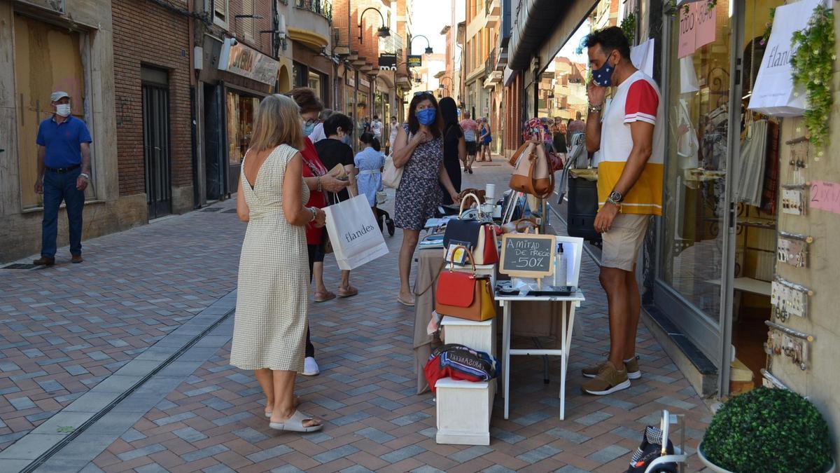 Uno de los comercios ubicado en la calle Herreros que se ha sumado a la iniciativa.