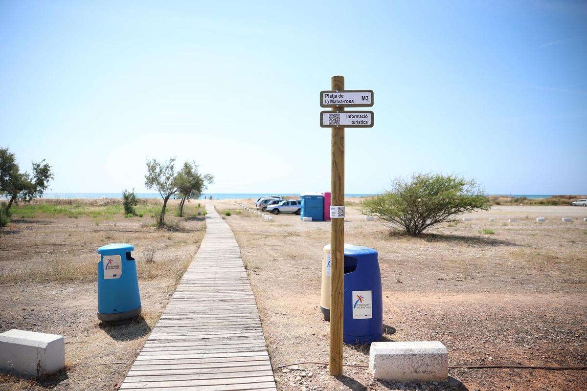 Nueva señalización en la playa de Burriana.