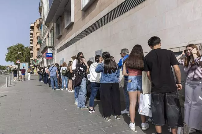 Joana Marcús firma ejemplares de su último libro ‘Los ecos de Jude’ en Palma