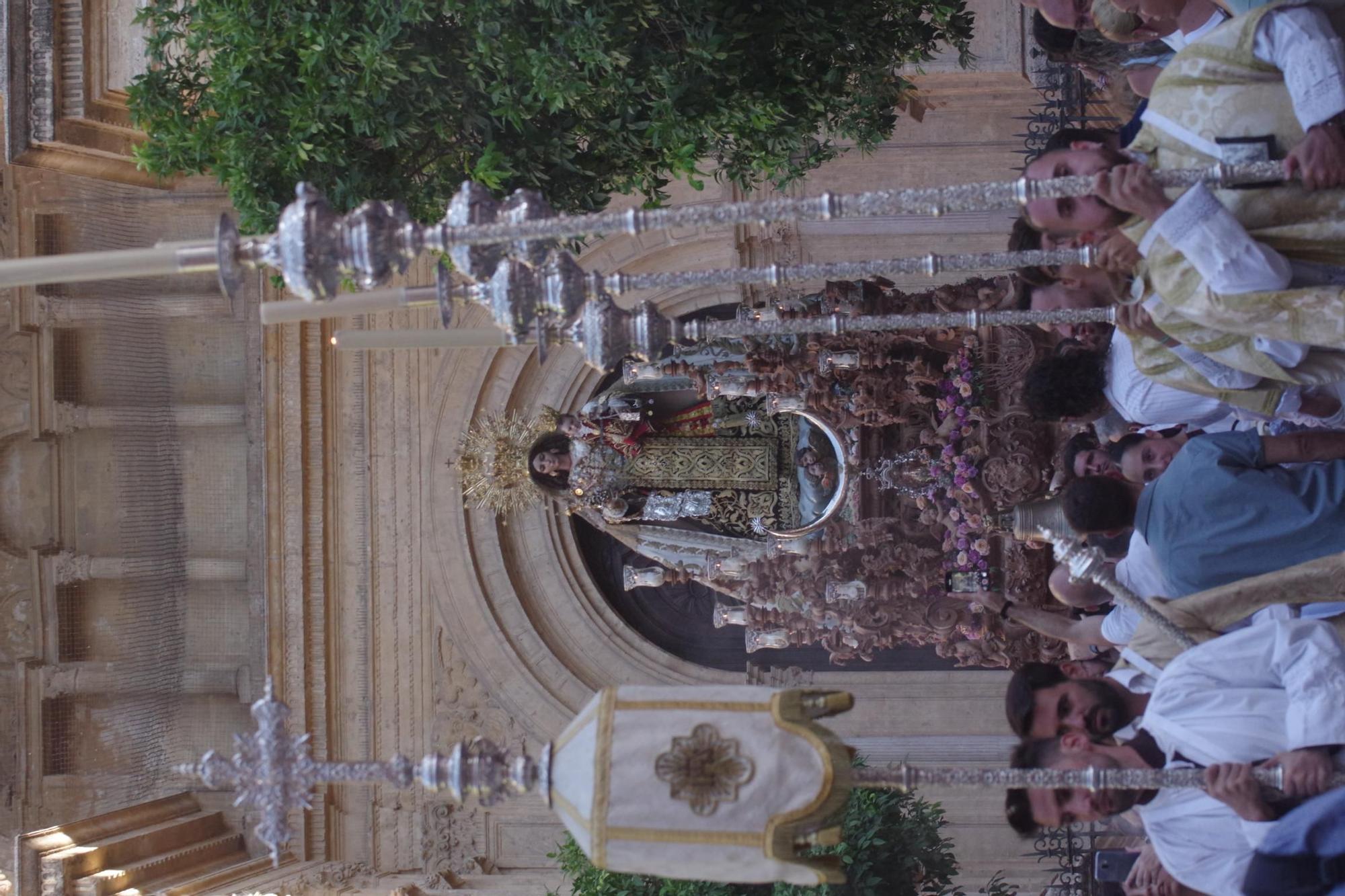 La procesión de la Virgen del Carmen Coronada de El Perchel, en imágenes