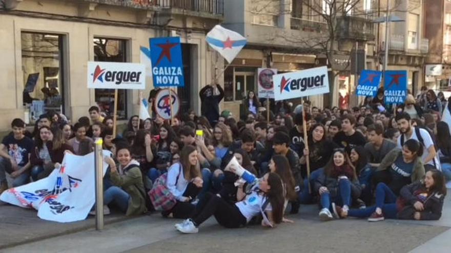Protesta de la comunidad educativa contra la Lomce en Pontevedra