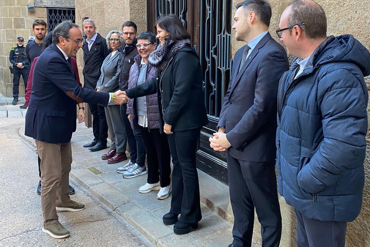 Josep Rull saluda la corporació en arribar