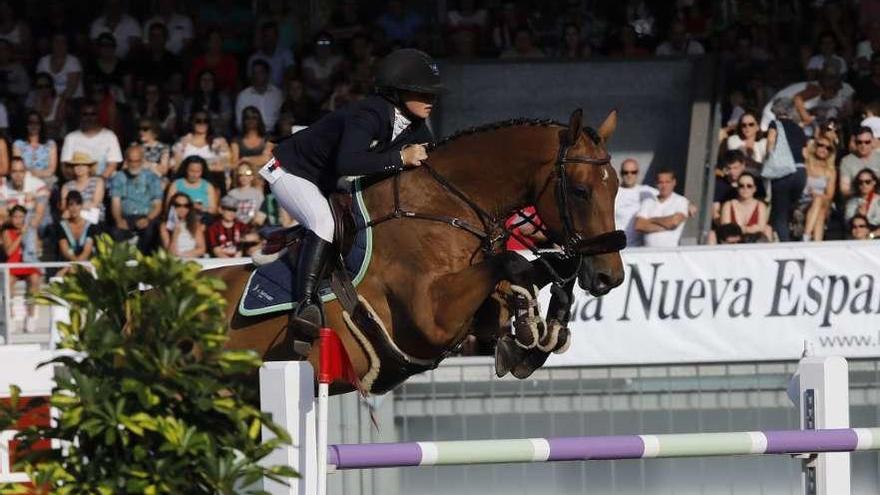 La amazona holandesa Sanne Thijssen, en un salto el pasado verano en Las Mestas.