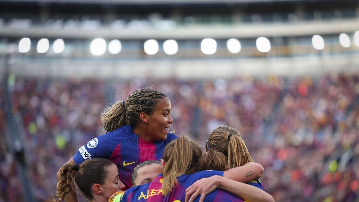 La celebración del Barça sobre el césped del Camp Nou