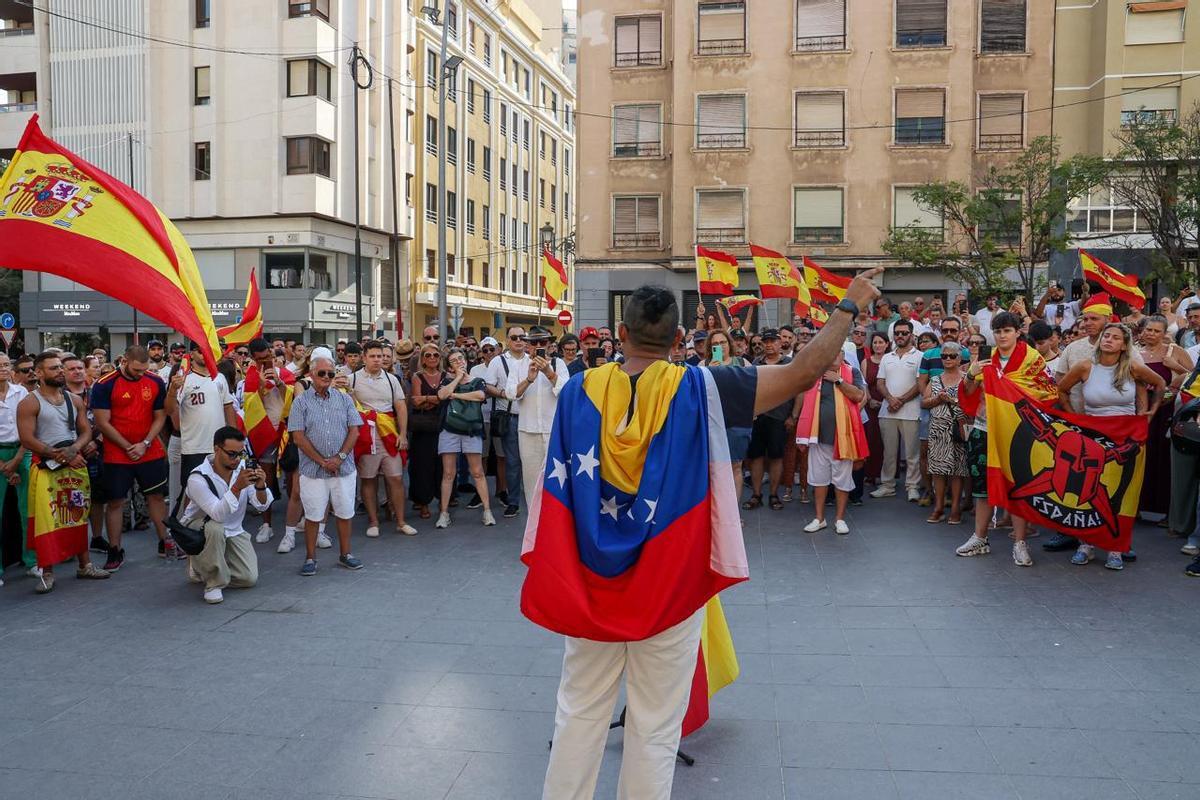 La movilización de Alicante en apoyo a Ceuta, en imágenes