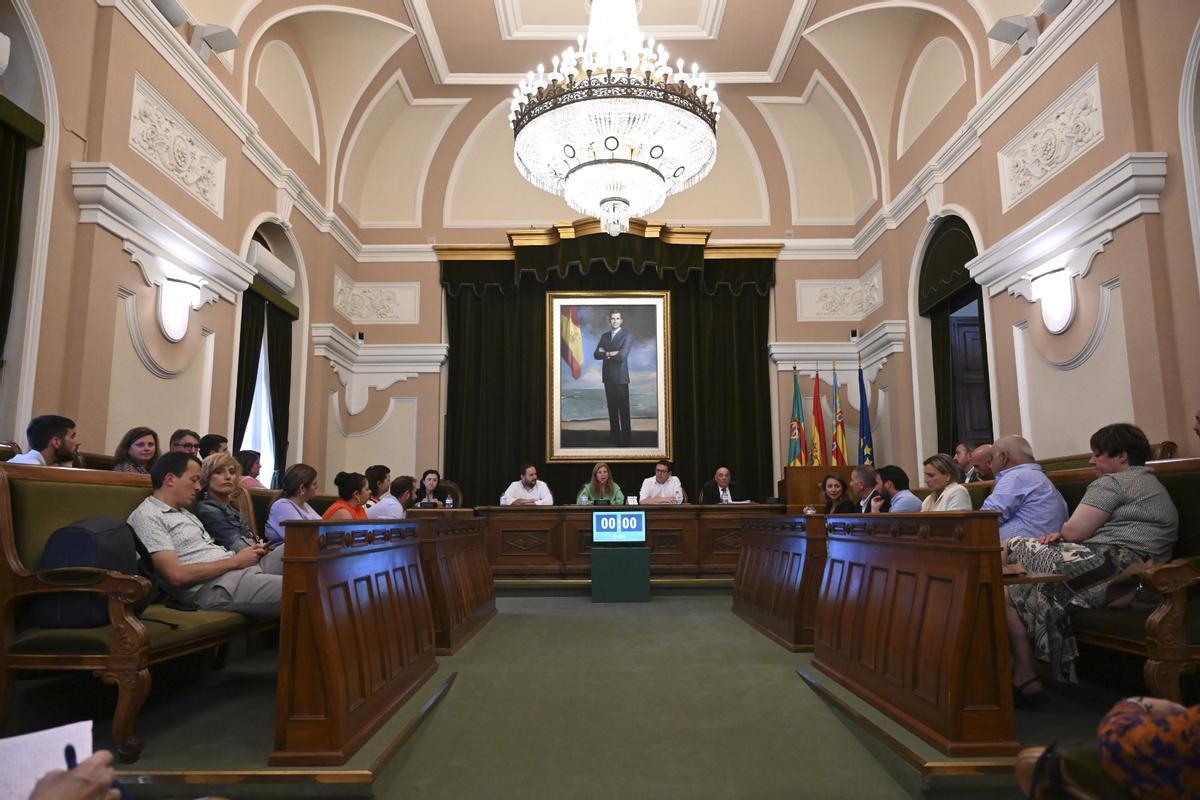 Las emotivas imágenes del último pleno de la legislatura en el ...