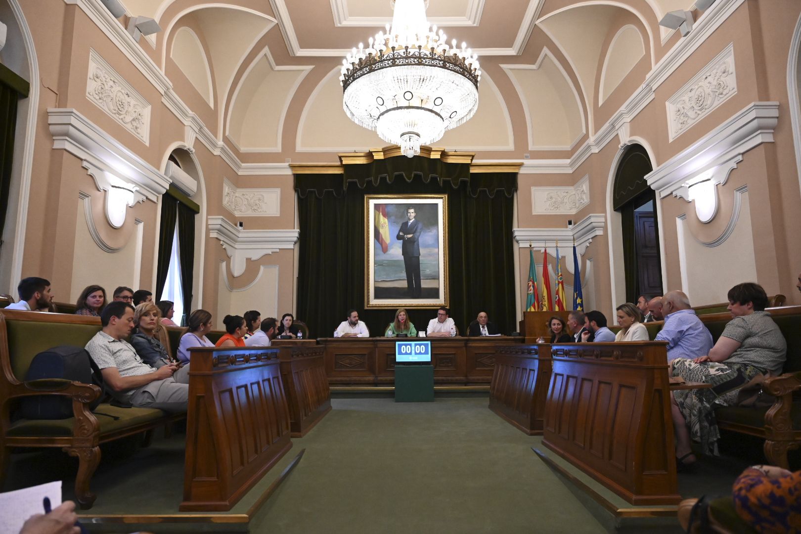 Las emotivas imágenes del último pleno de la legislatura en el Ayuntamiento de Castelló