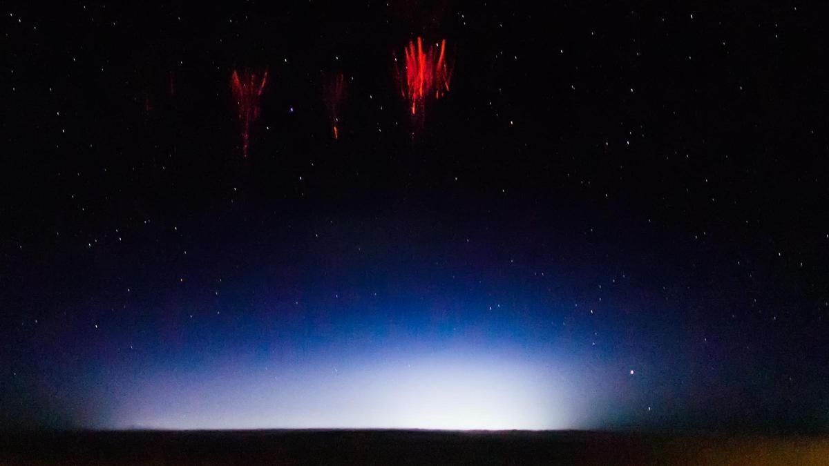 Duendes rojos sobre los cielos de Estados Unidos, en una imagen de archivo,