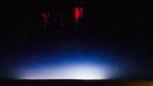 Duendes rojos sobre los cielos de Estados Unidos, en una imagen de archivo,