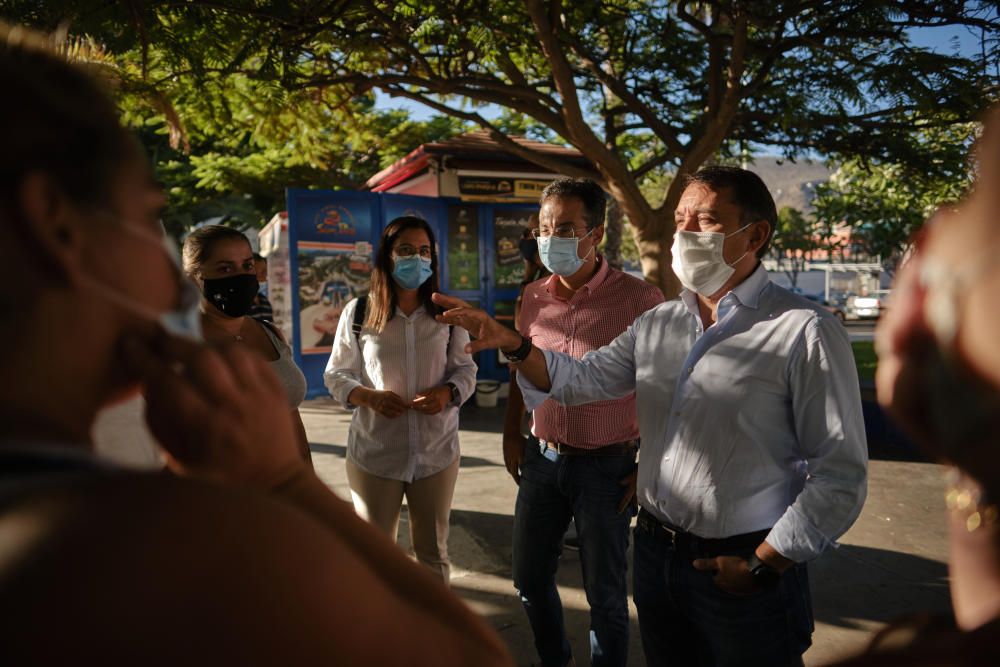 El alcalde de Santa Cruz visita el barrio de Los G