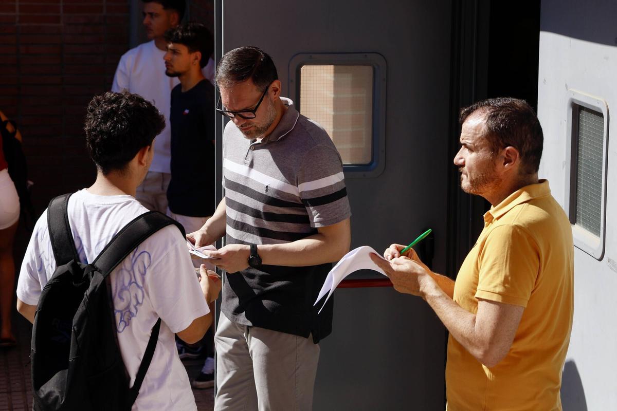 Córdoba. Facultad de Enfermería y Medicina. Segundo día de Selectividad. Las Pruebas de Acceso a la Universidad (PAU) o Selectividad
