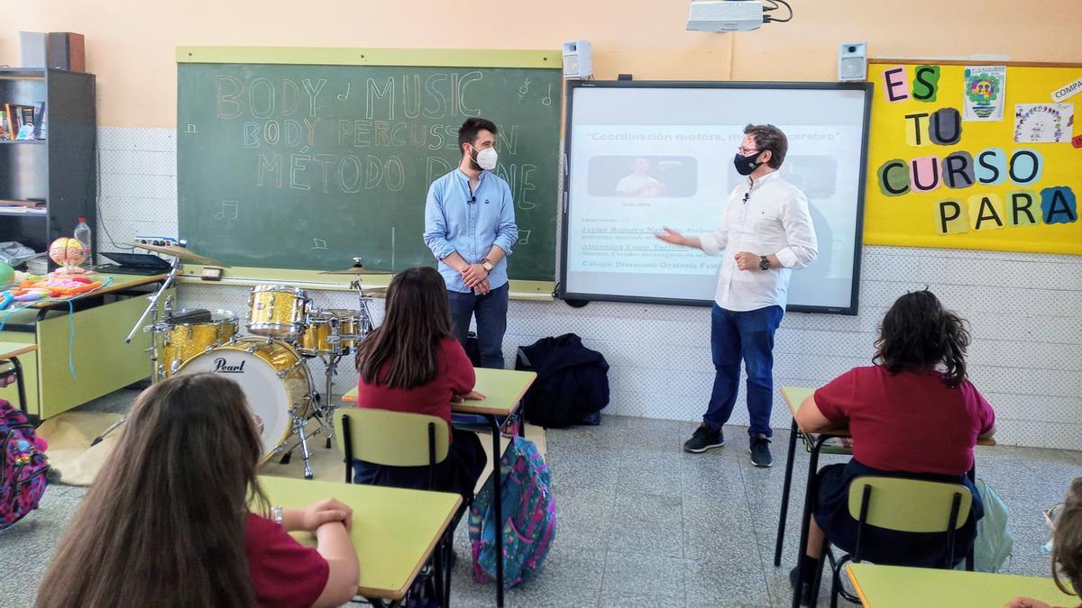 Un momento del taller impartido en el colegio Oratorio Festivo de Novelda.