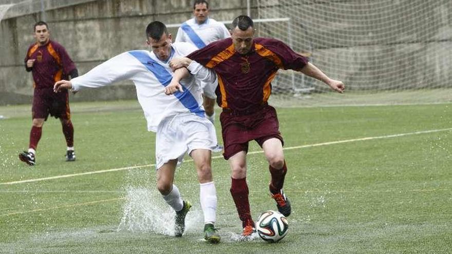 Un lance de la final, ayer en el encharcado campo de Las Rozas.