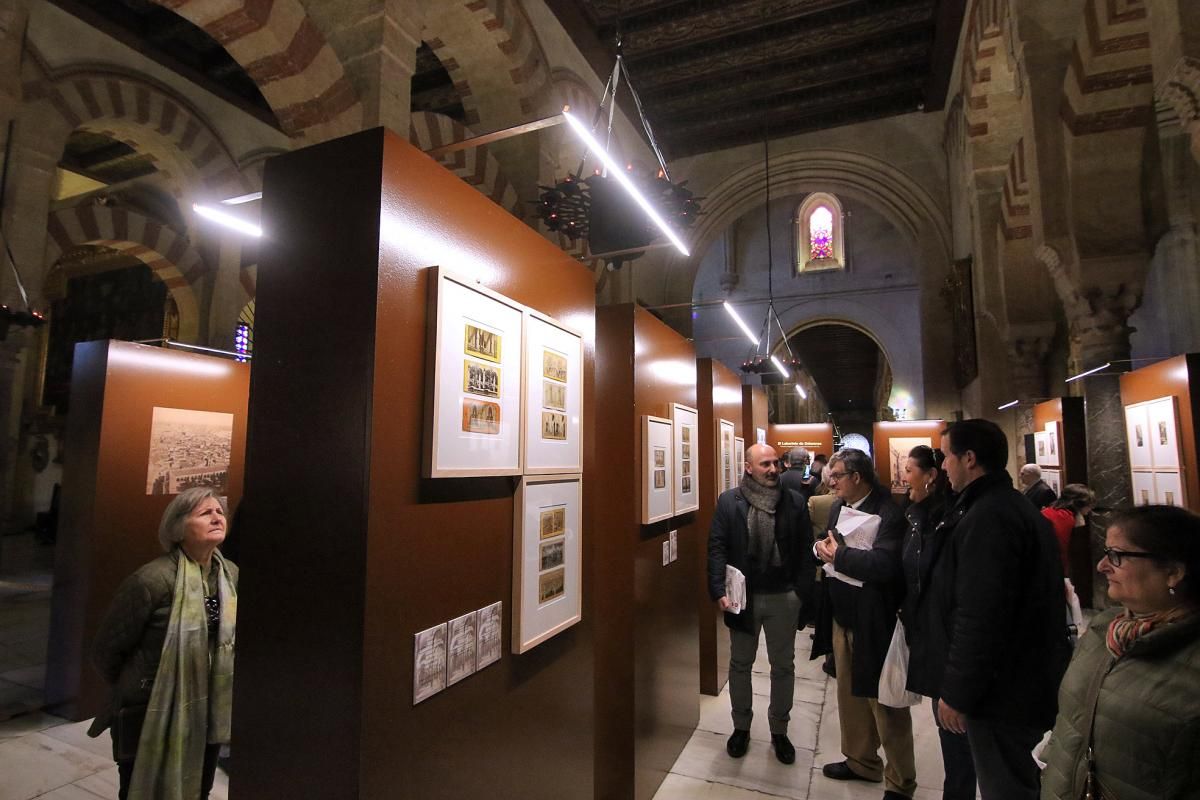 La Mezquita-Catedral exhibe 60 fotos incunables de la historia del monumento