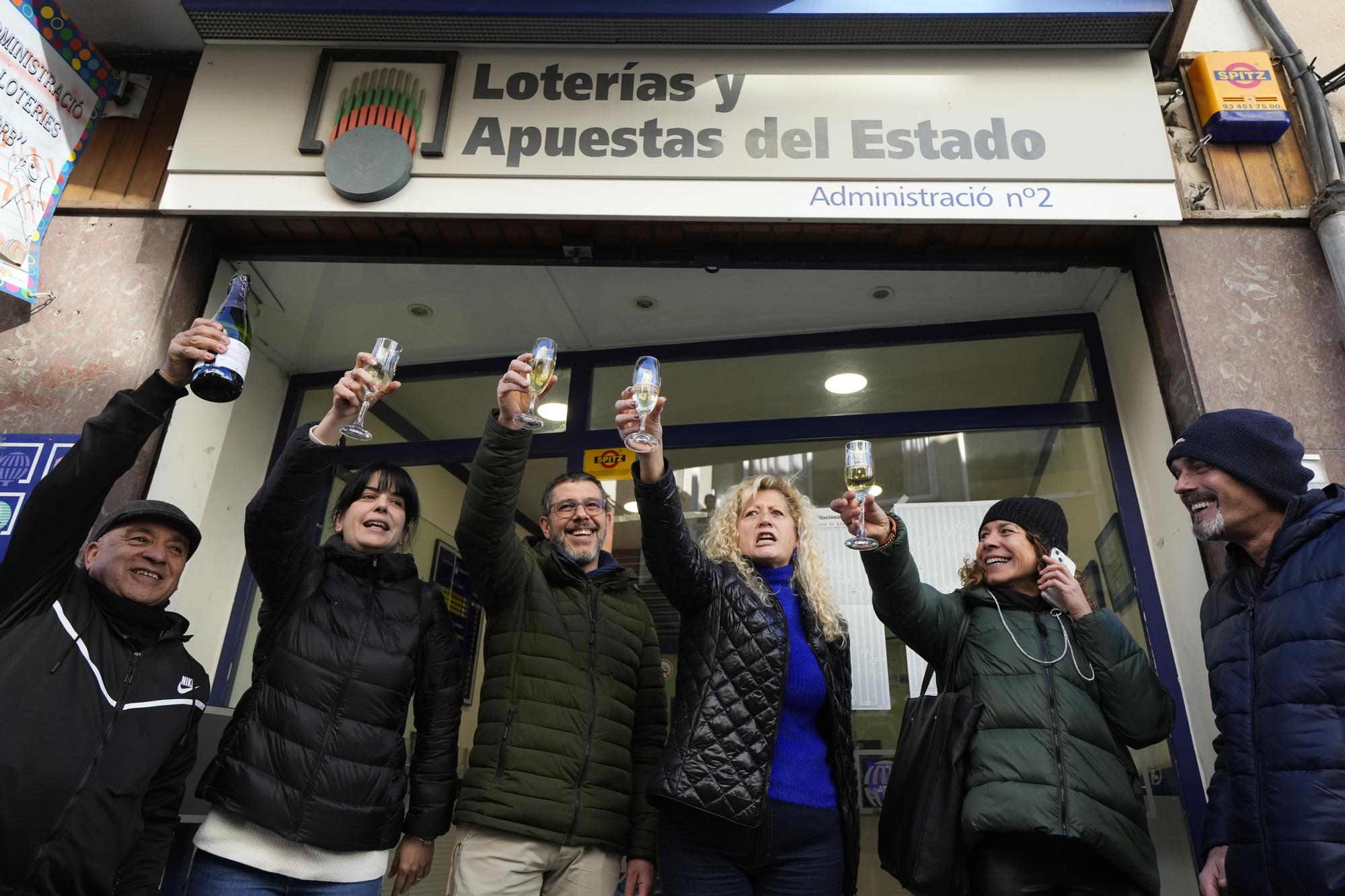 Una decena de localidades catalanas reparten décimos del primer premio del Niño, el 94.974