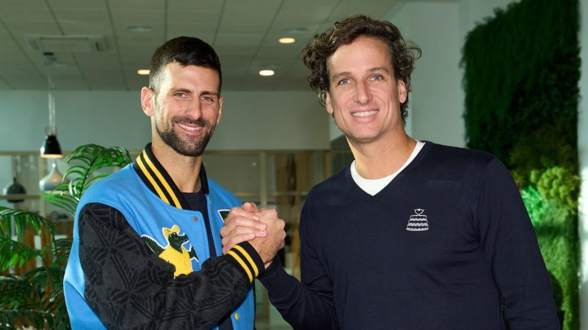 Novak Djokovic y Feliciano López se saludan en el aeropuerto Novak Djokovic y Feliciano López se saludan en el aeropuerto