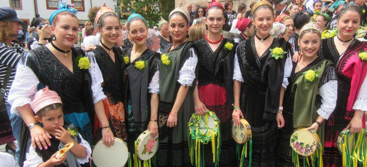 Ambiente en una edición anterior de las fiestas de San Antonio en Cangas de Onís. / J. M. Carbajal